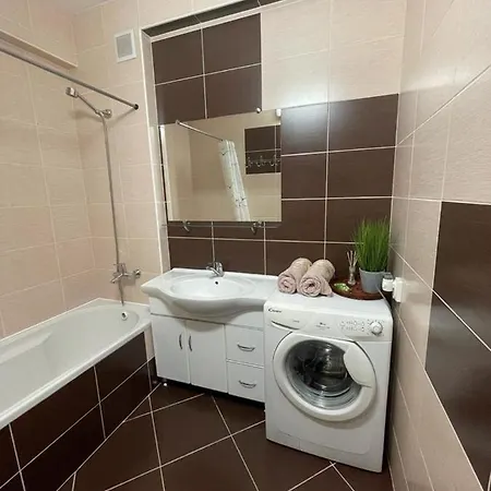Apartment With Amazing Location Market N1 *